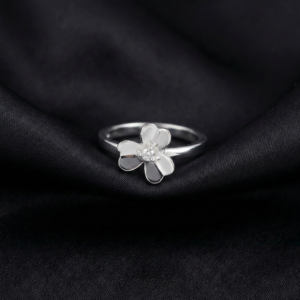 Van Cleef & Arpels, Frivole ring, 1 flower, small model