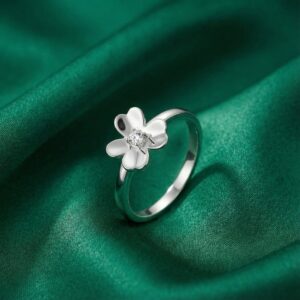 Van Cleef & Arpels, Frivole ring, 1 flower, small model