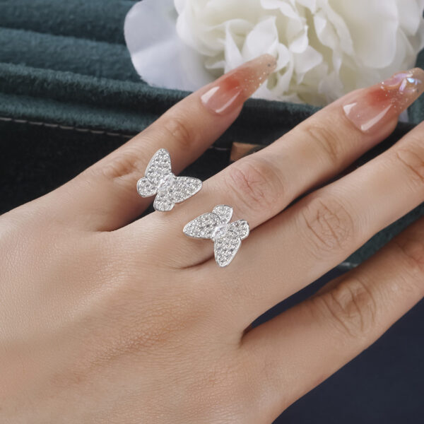 Van Cleef & Arpels, Two Butterfly Between the Finger ring