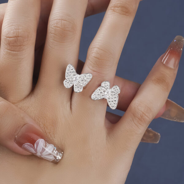 Van Cleef & Arpels, Two Butterfly Between the Finger ring