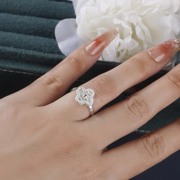 Van Cleef & Arpels, Vintage Alhambra Ring
