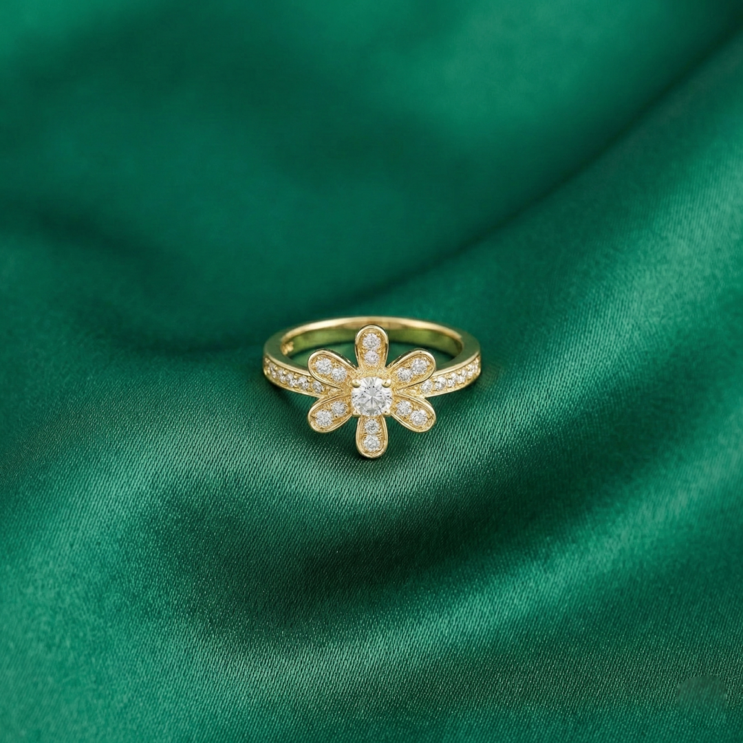 Van Cleef & Arpels, Socrate Ring, 1 Flower, Gold Filled